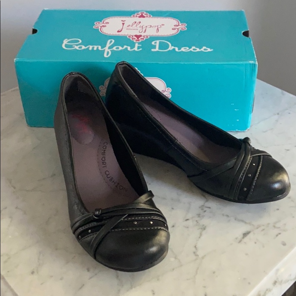 Black wedge